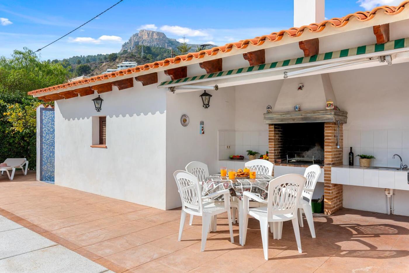 Mercedes - Plusholidays Villa Calp